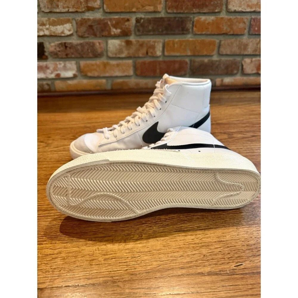 Nike Blazer Mid ’77 VNTG White Black Men’s 9 Women’s 10.5 BQ6806-100